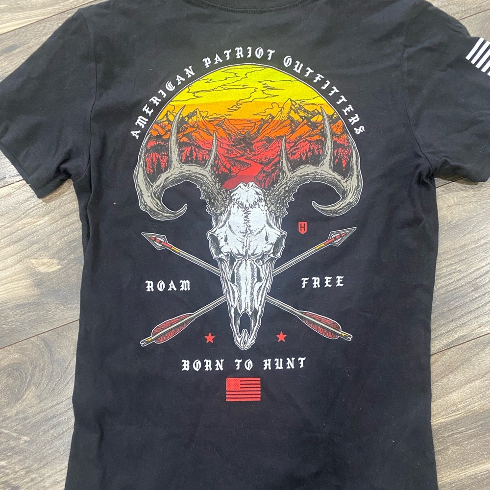 HOWITZER PATRIOT MFG || Deer Tee